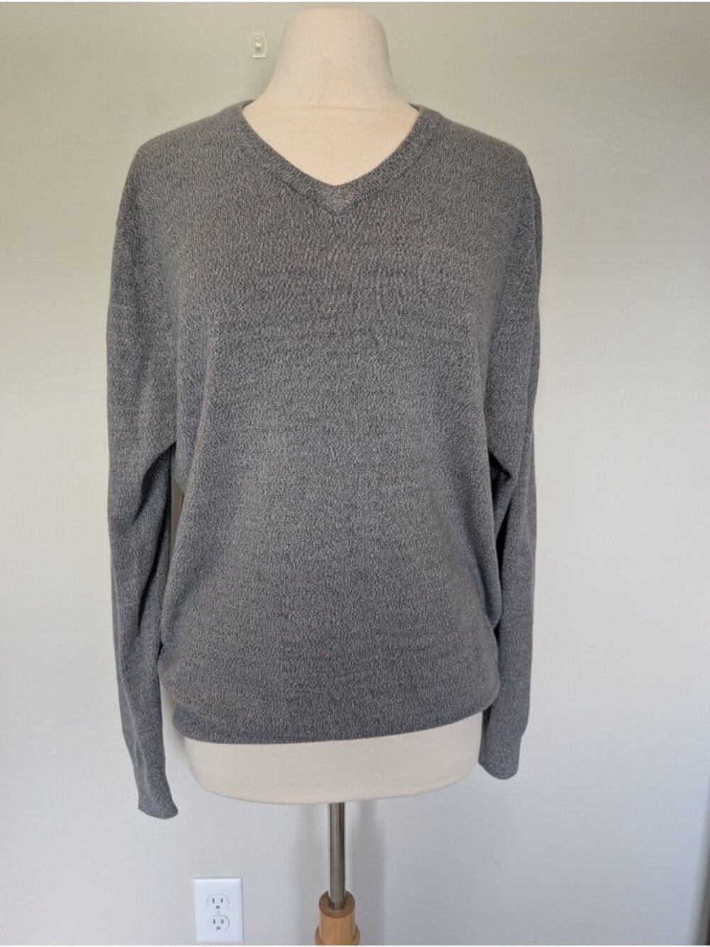 John Bartlett Consensus Gray Long Sleeve V-Neck Sweater XL Corpcore